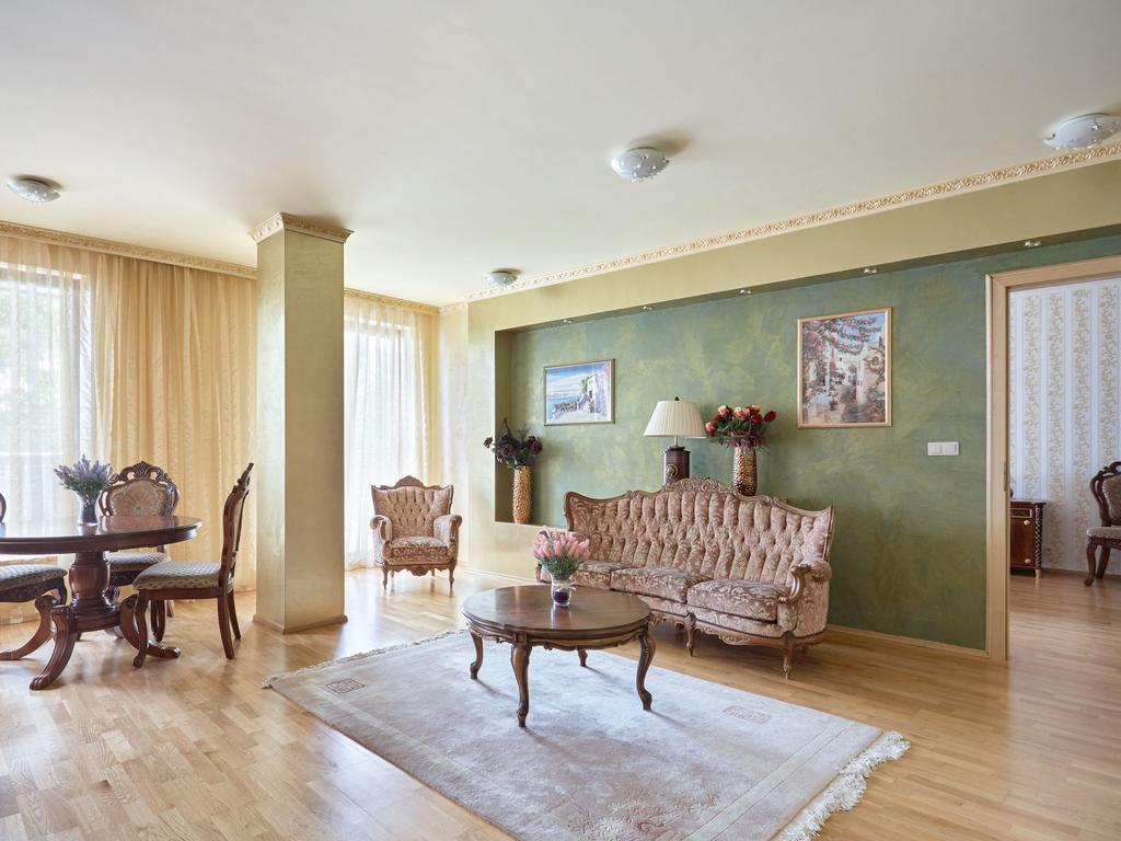 Lyra Apartments Karlovy Vary Exterior photo