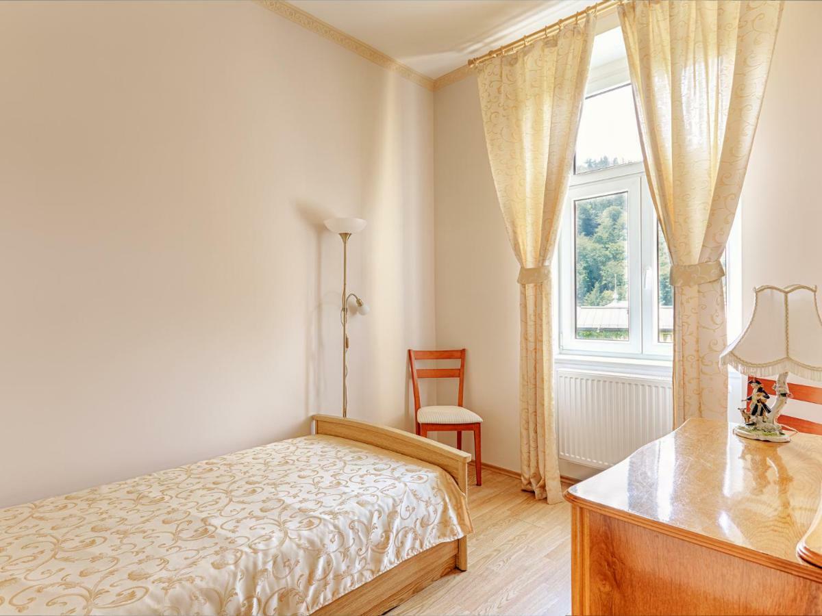 Lyra Apartments Karlovy Vary Exterior photo